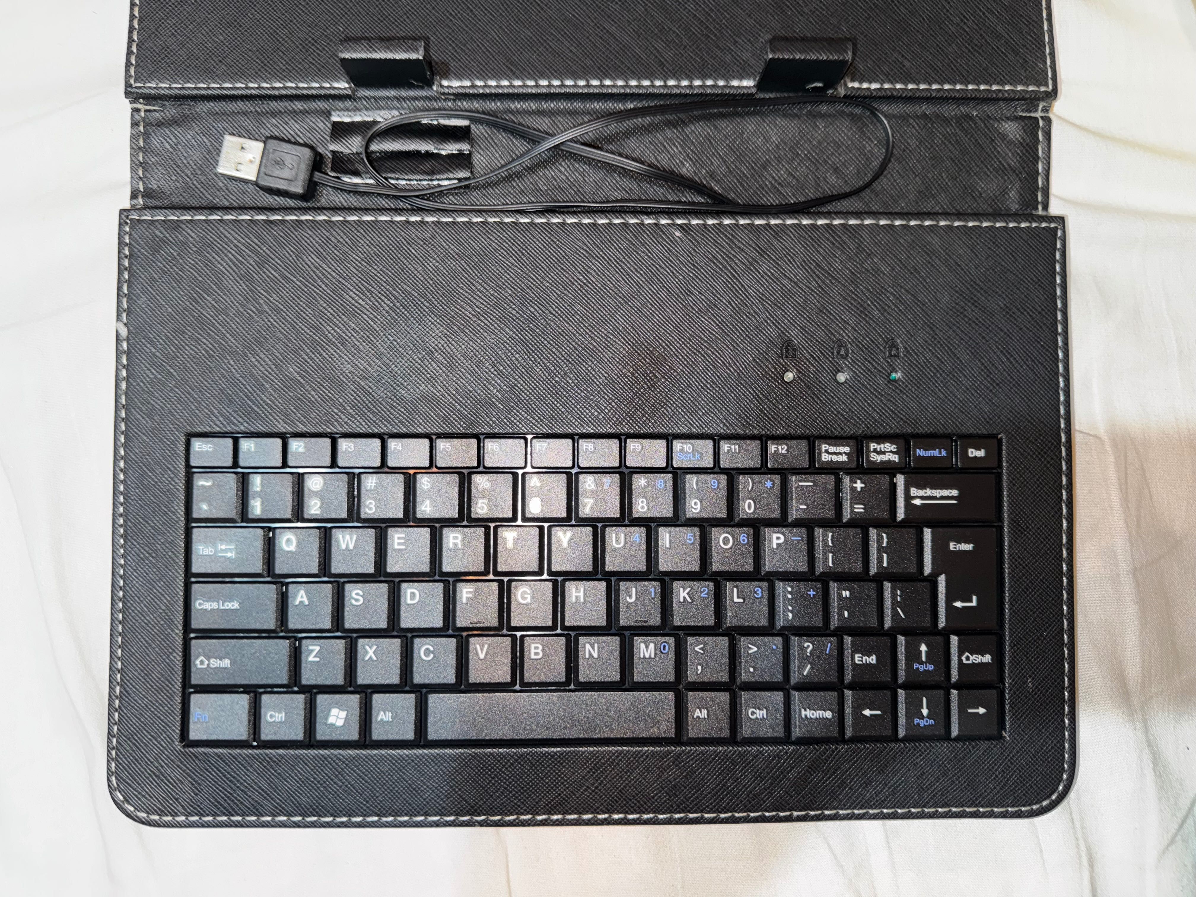 Калъф с клавиатура (USB) 7-8”