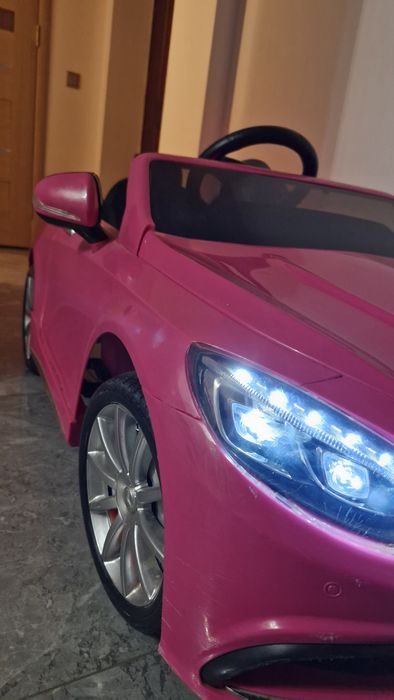 Masinuta Mercedes Roz