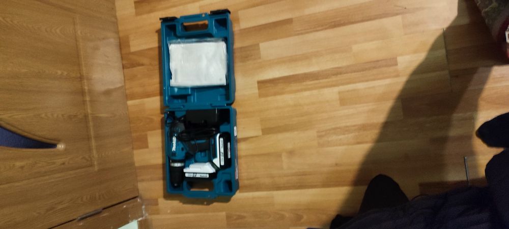 Masina de găurit și însurubat Makita18 V