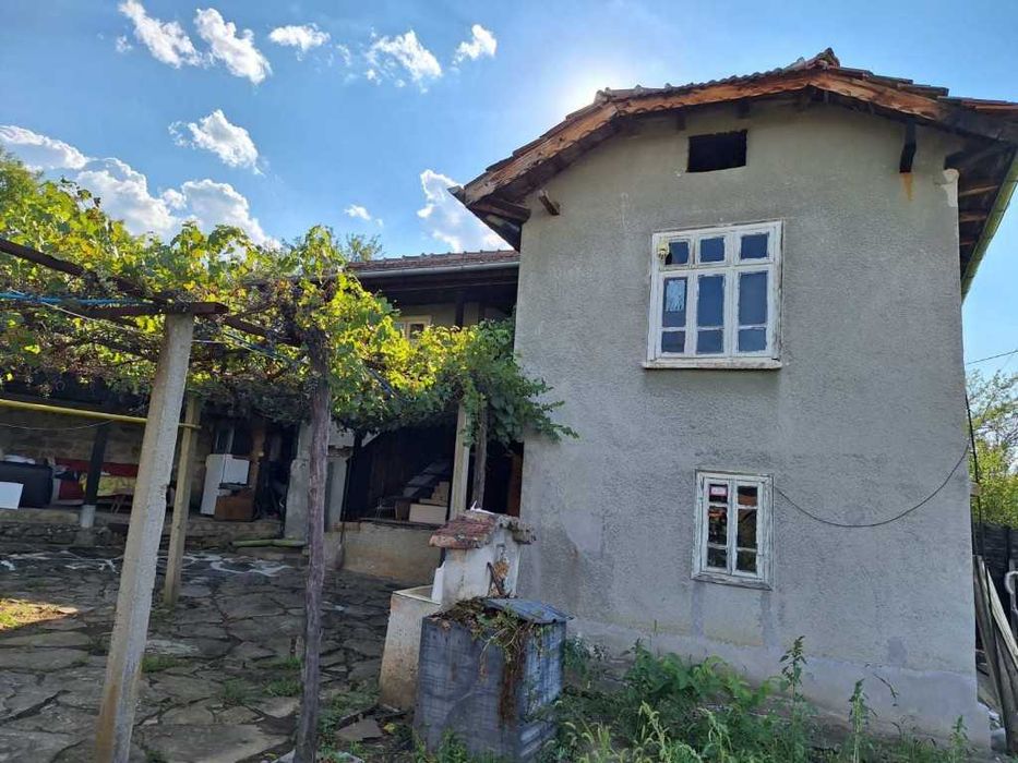 Продава къща с гледка само на 11 км от Габрово