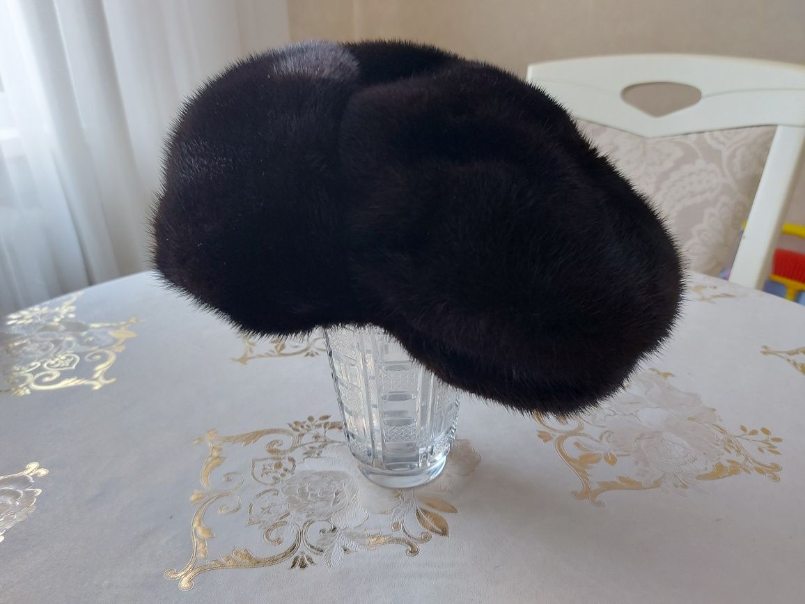 Продам норковую шапку (кепку)