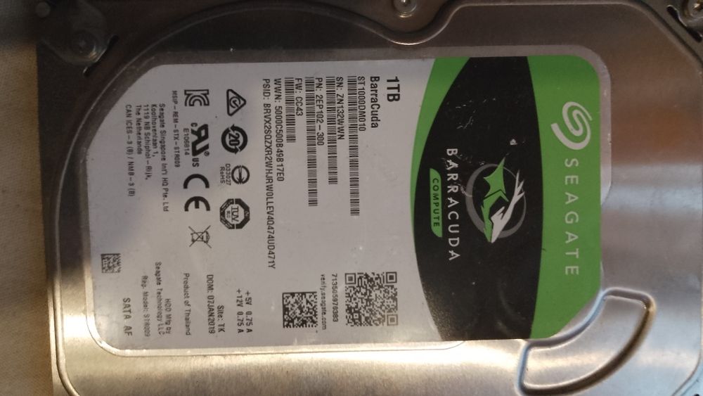 Четири хард диска 2тб, 1тб, 750гб и 500гб