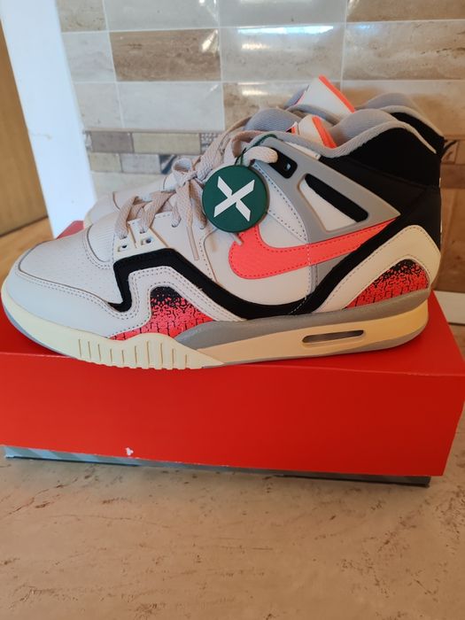 Nike Air Tech Challange