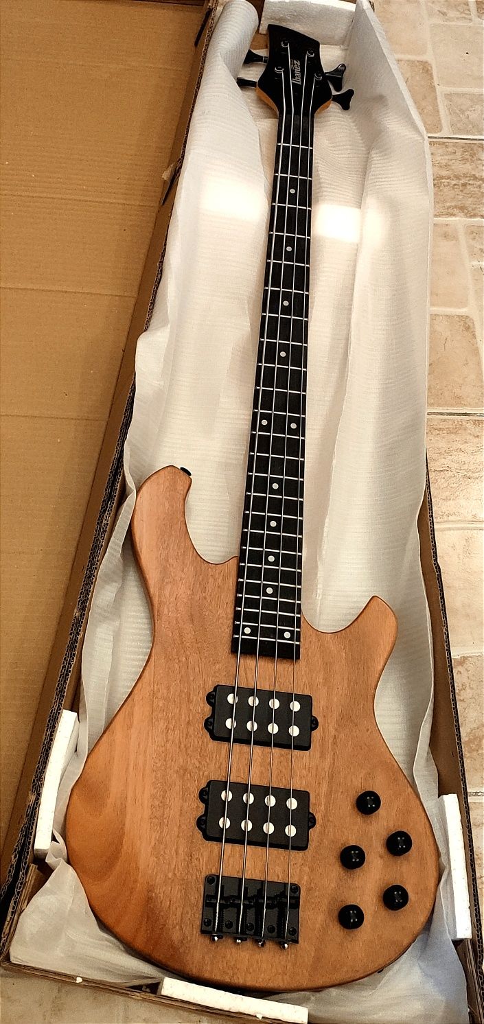 Бас гитара Активная Ibanez