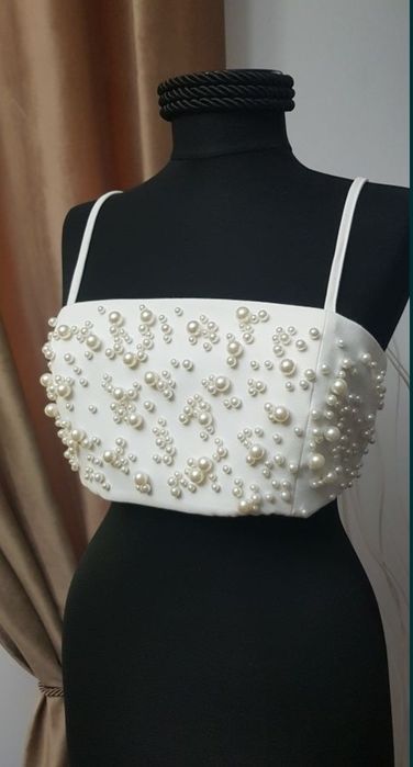 Bluza cu broderie din perle