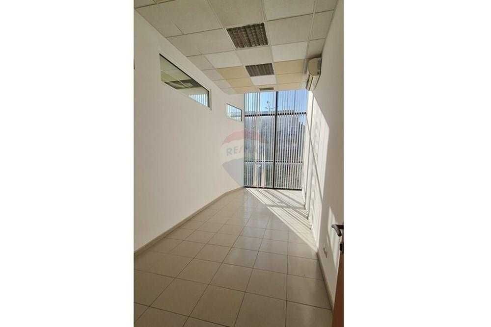 Продава се Офис в к.к. Пампорово - 242 кв.м за 6 €/кв.м - Снимка #16