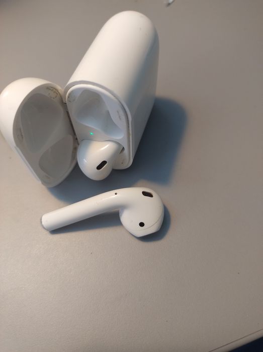 Handsfree Apple AirPods 2, White, destul de noi