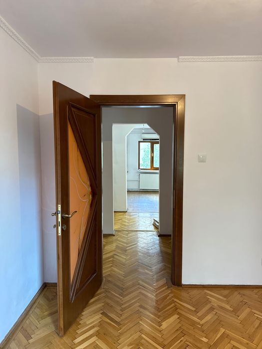 Apartament de vânzare cu 3 camere în 1 Mai, Craiova