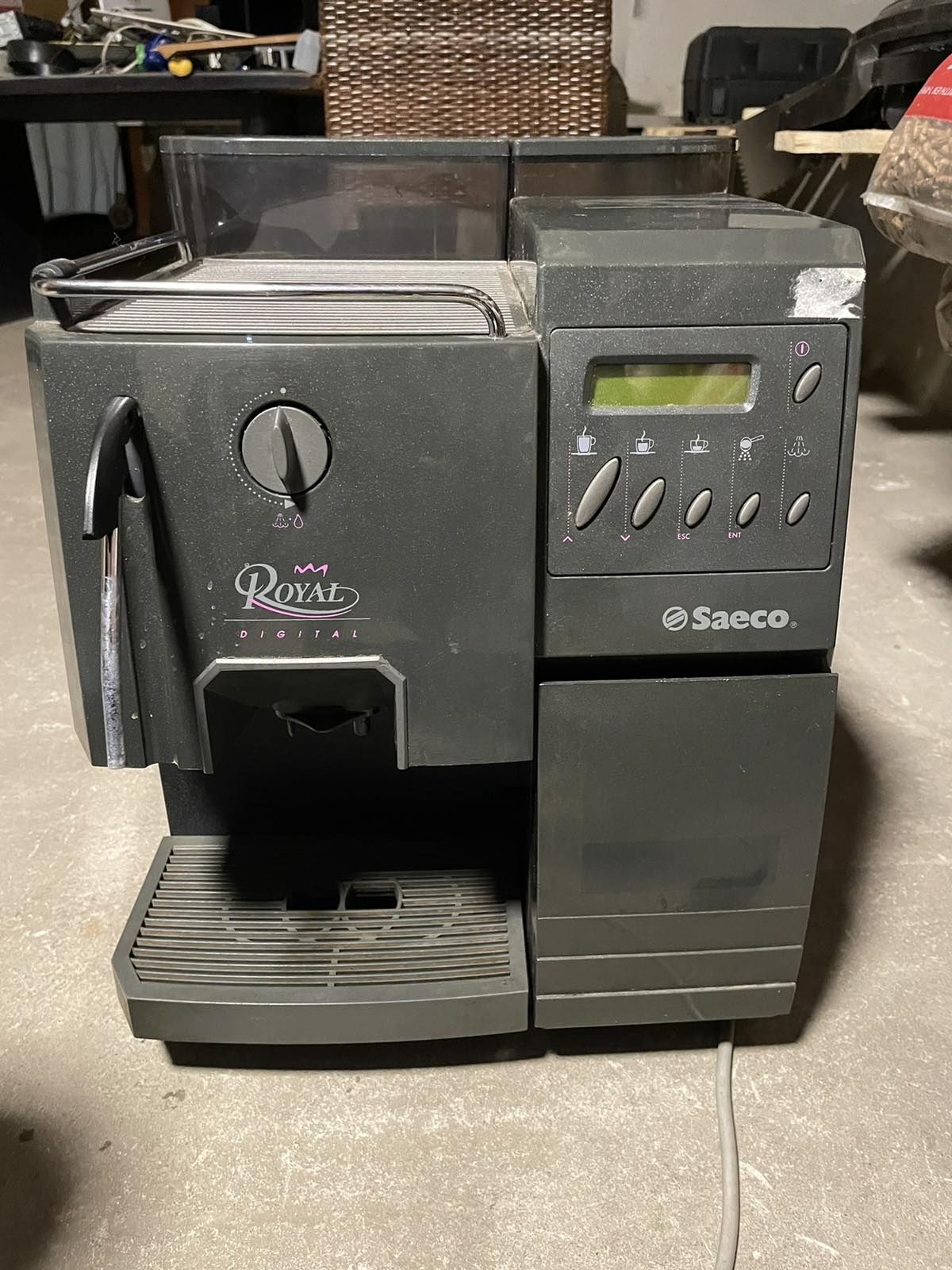 Кафемашина Saeco Royal автомат за кафе на зърна