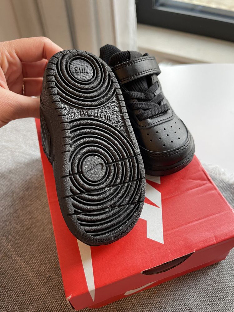 Чисто Нови Детски Спортни обувки Nike номер 21 черен цвят
