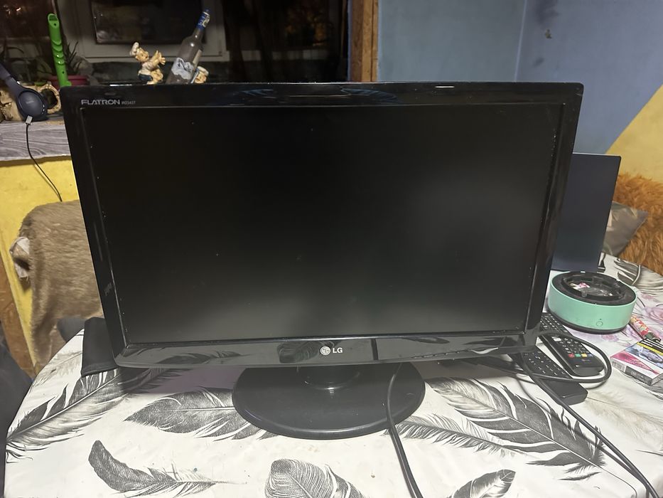Монитор LG Flatron W2243S