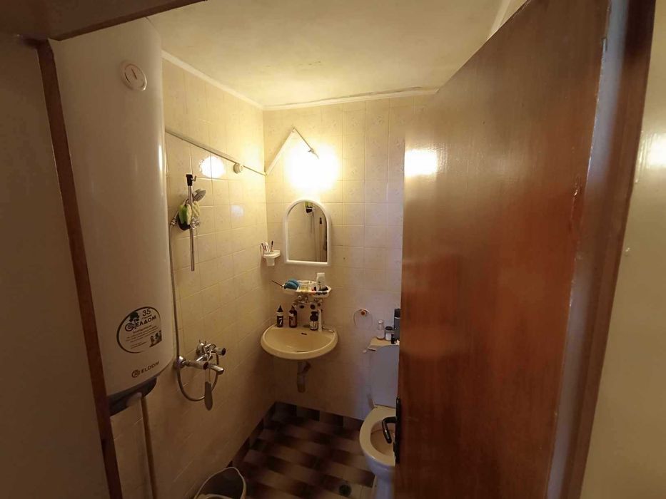 Дава се под наем Двустаен апартамент в Бургас, Лазур - 60 кв.м за 250 € - Снимка #1