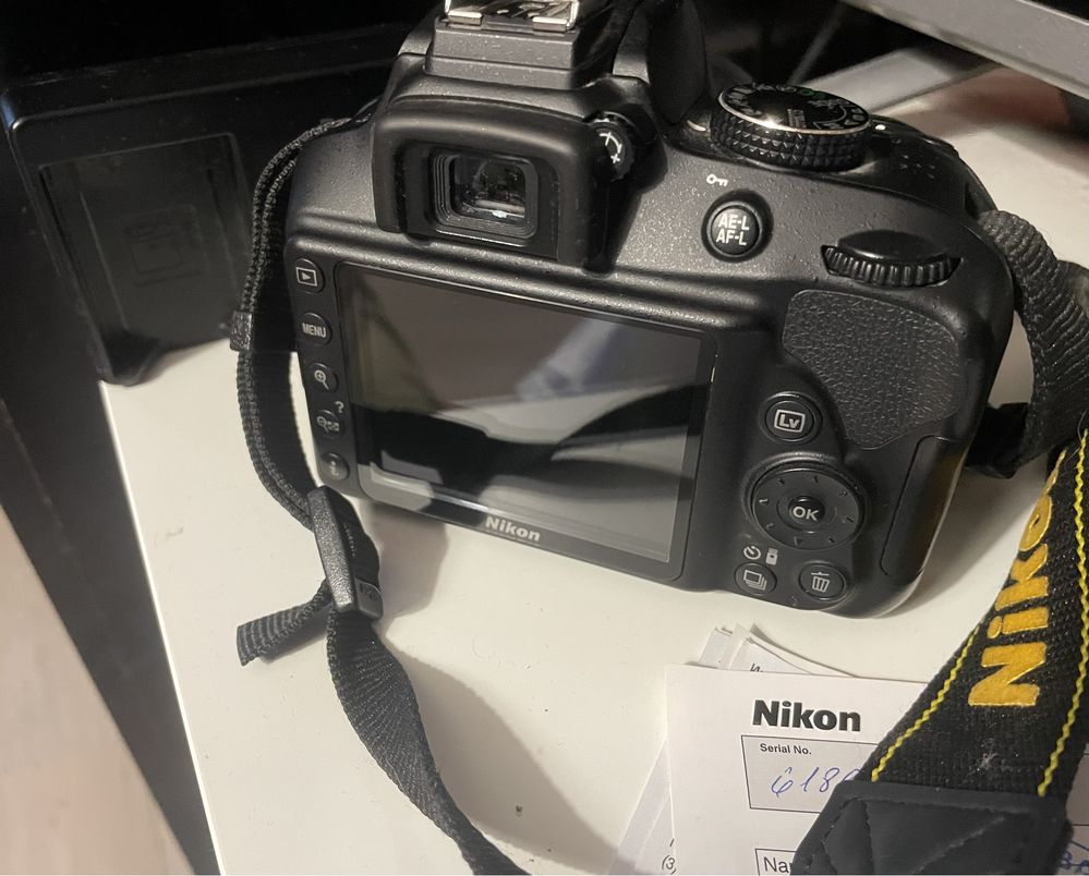 Продавам фотоапарат Nikon D3400