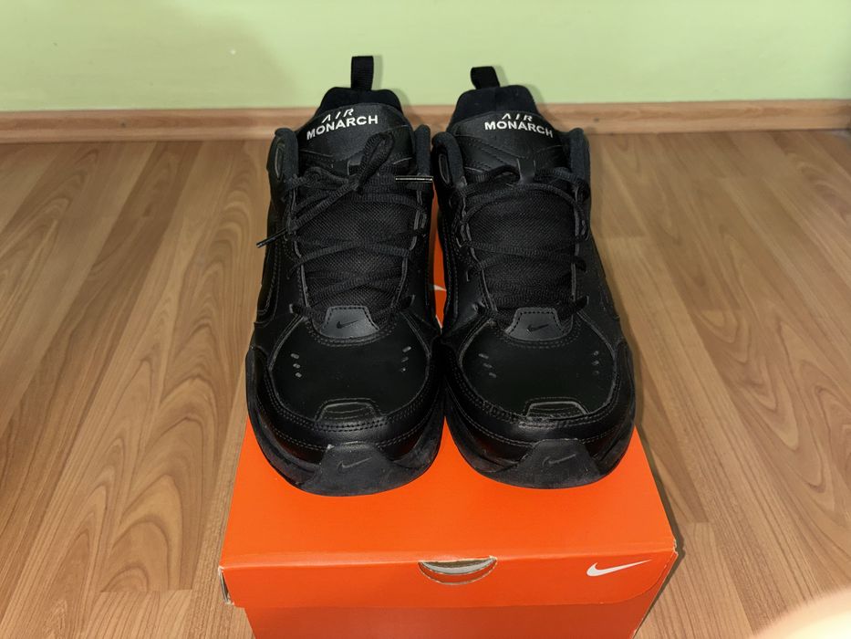 Adidasi Nike Air Monarch