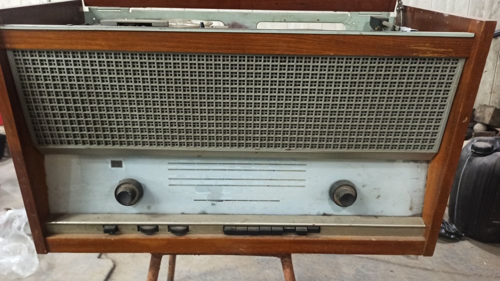 Продам радиолу ретро
