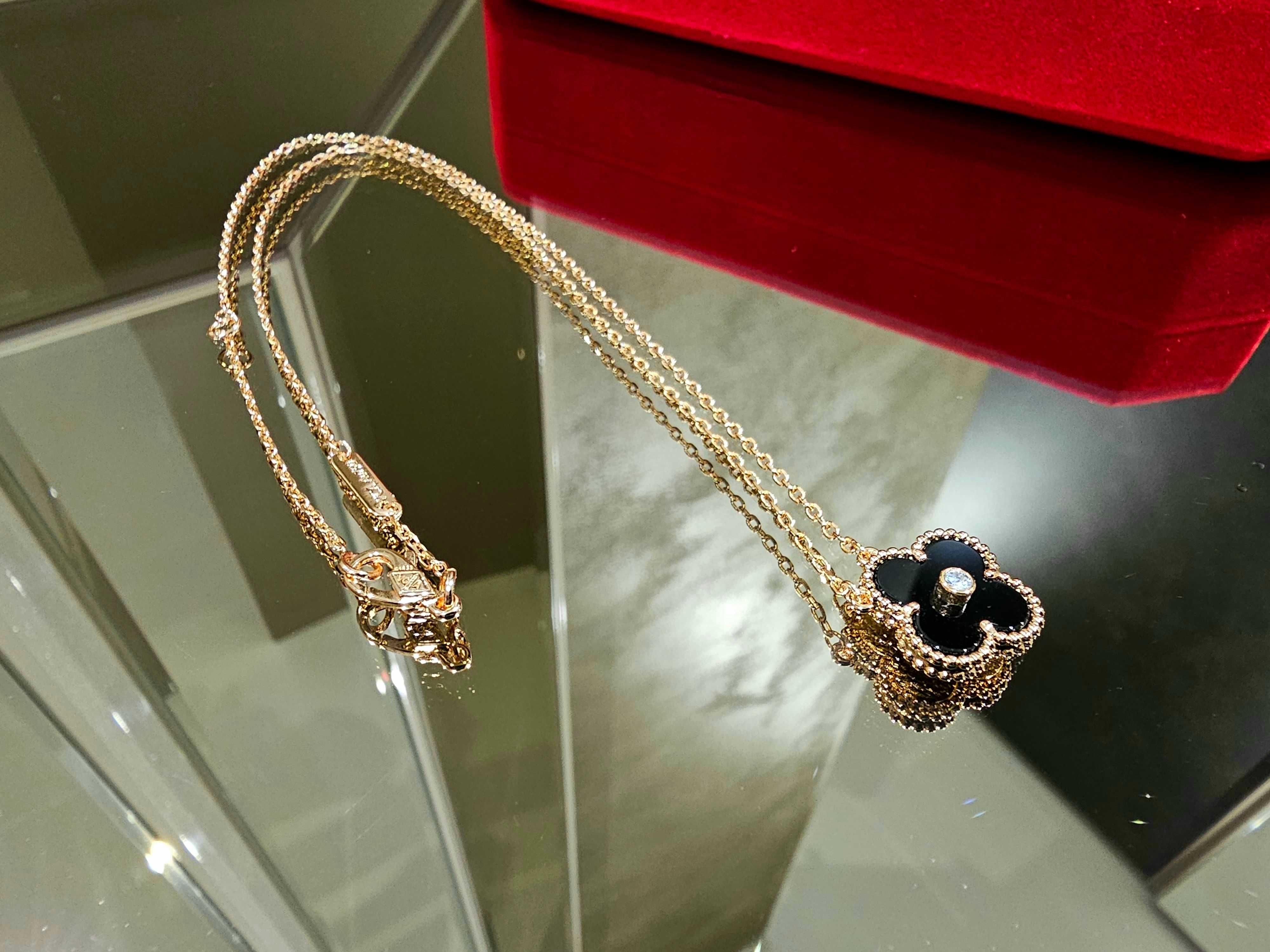 Van Cleef & Arpels VCA Rose Black Diamond Alhambra Clover Дамско Колие