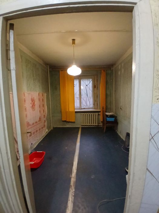 Uy sotiladi srochni 3 xonali 1 etaj