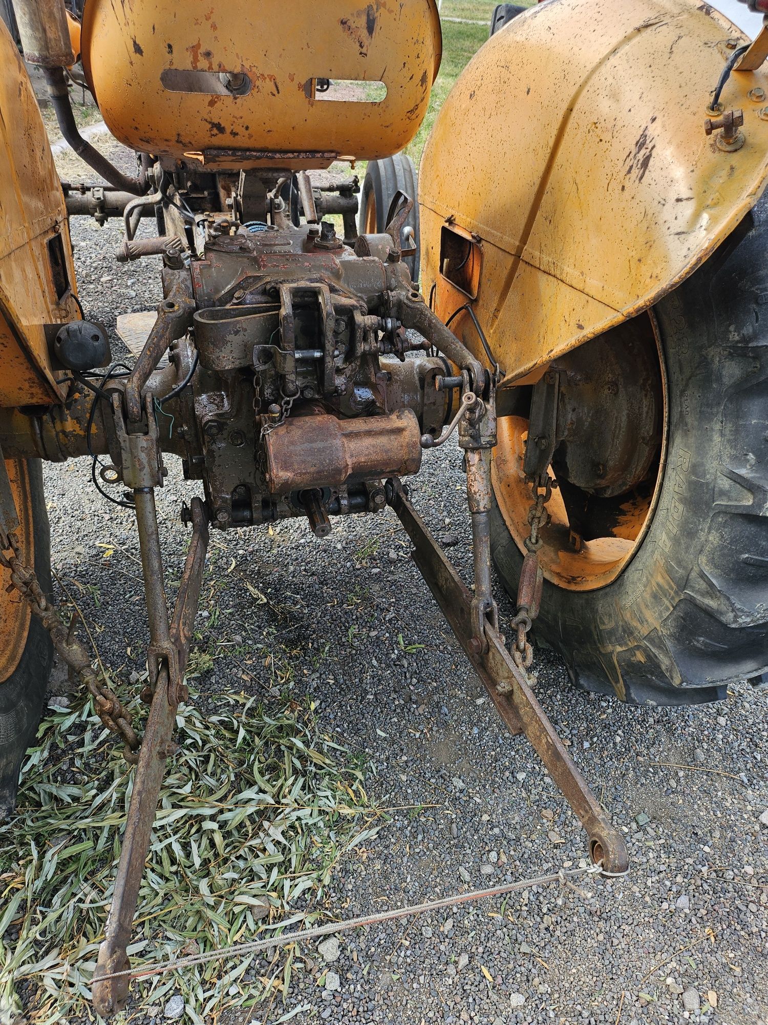 Tractor Fiat 411 sau dezmembrez,piese