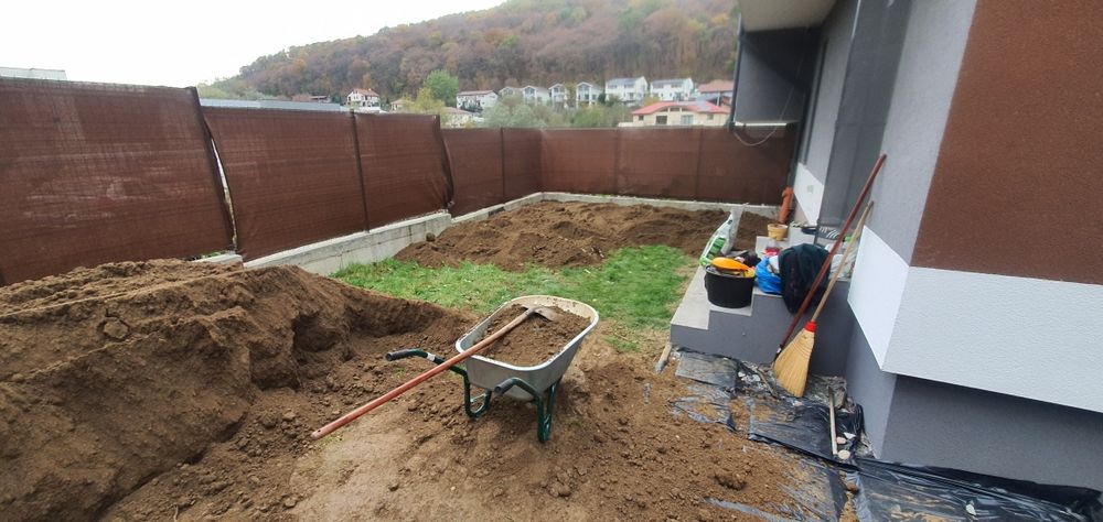 Tuns tund cosit cosesc gazon iarba, nivelare teren, defrișare, tocare