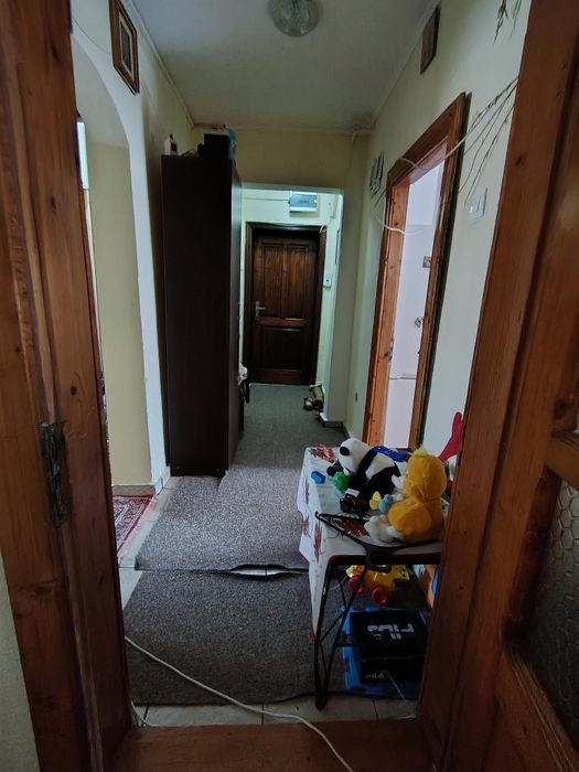 Vând apartament 3 camere decomandat Campulung