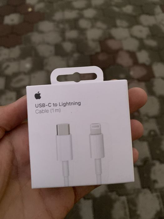 Оригинальный провод на IPhone