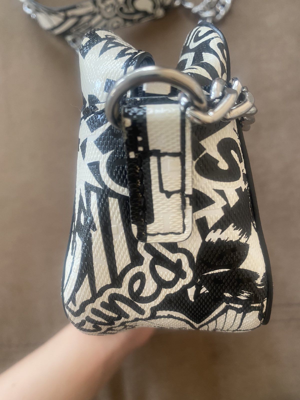 Оригинална чанта Guess