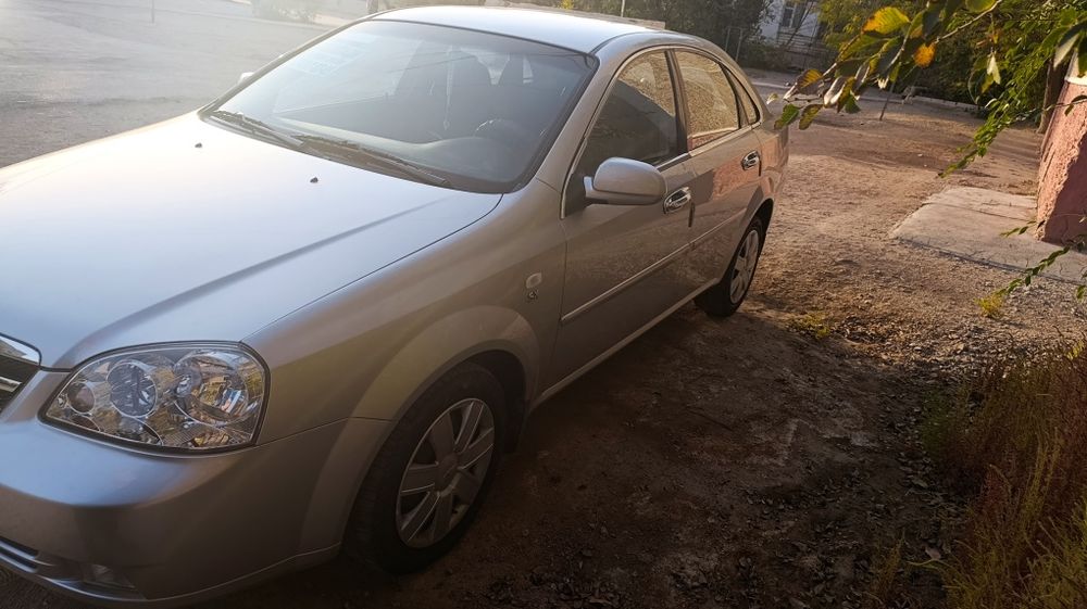Автомобиль LACETTI