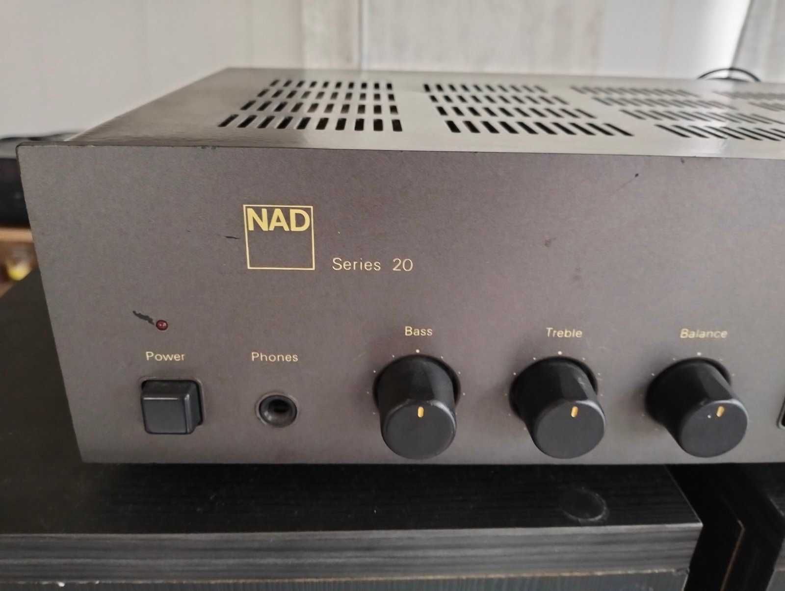 Продавам усилвател NAD 3020