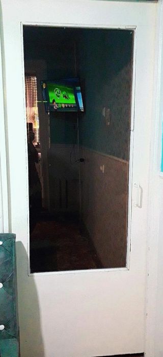 Oynali eshik sotiladi!