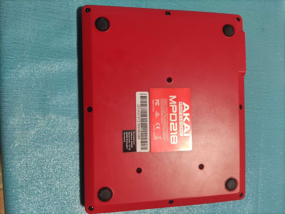 Akai profesional Controlator Midi MPD 218