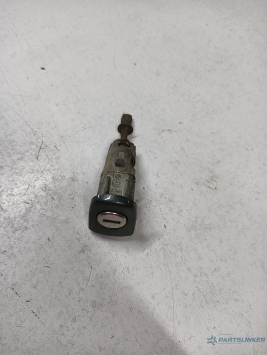 Butuc usa stanga fata FARA cheie VOLKSWAGEN GOLF V 1K1 2003 - 2009