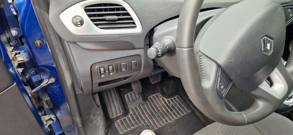 Vand/dezmembrez renault grand scenic