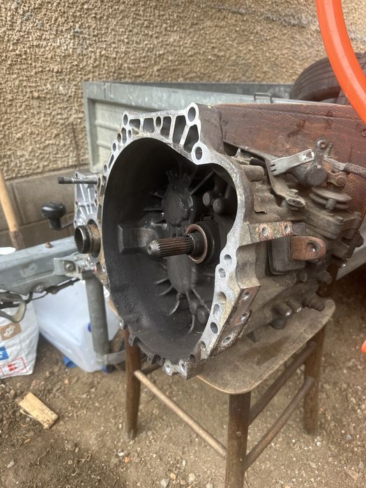 Скоростна кутия с демпфер за Toyota Rav4 2.2D-CAT