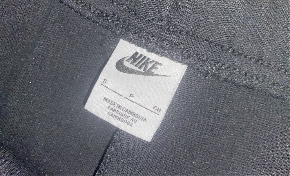 Pantaloni Nike tech fleece negri