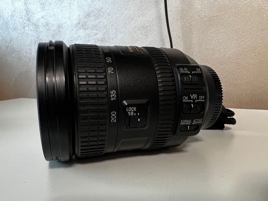 Обектив Nikon AF-S DX NIKKOR 18-200mm f3.5-5.6G ED VR II