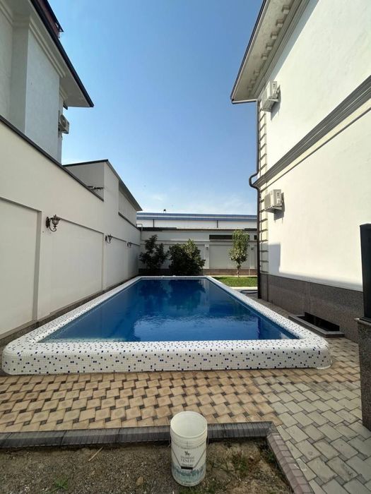 Участок Сдаётся 7-Комнат перекресток Луначарский 3-Уровня