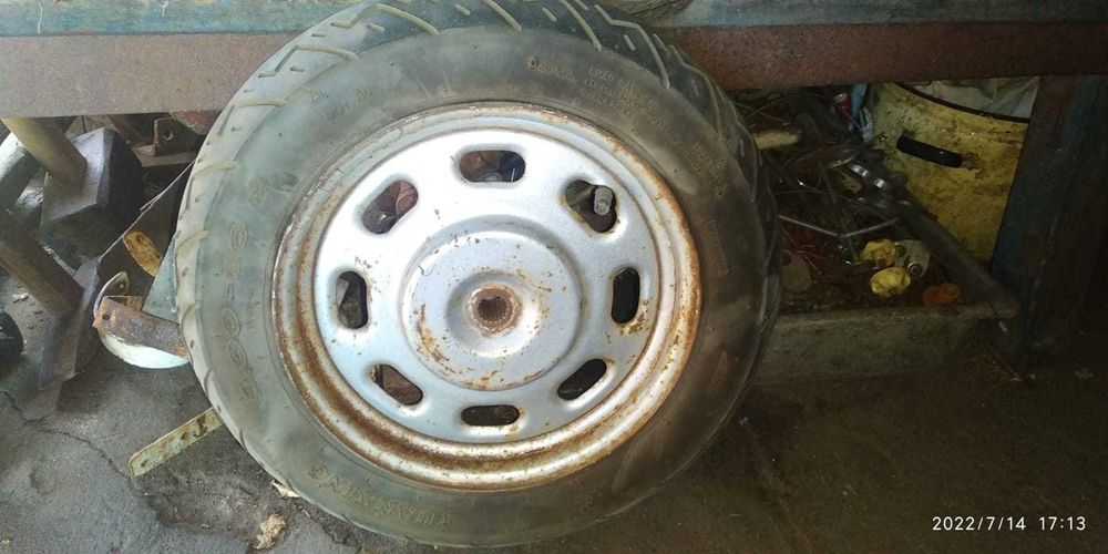 продам задние  колесо  на  скутер !