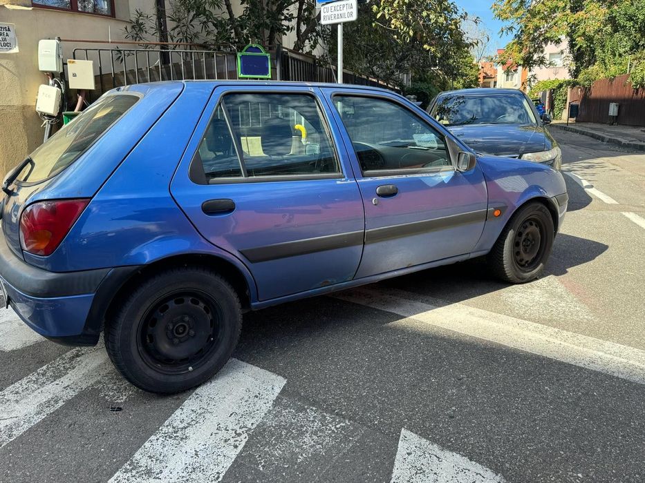 Vând Ford Fiesta 1.3 Benzina din 2001
