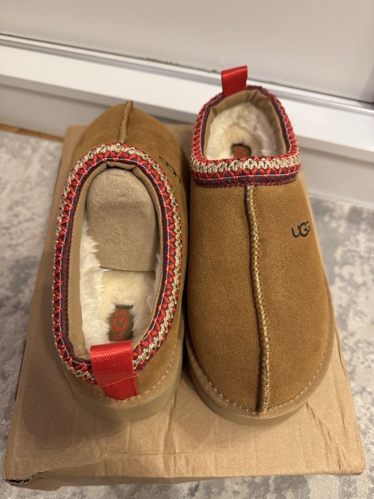 ghete maro tip Ugg Tazz