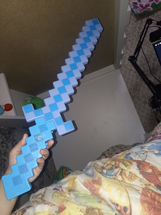 Меч светится Майнкрафт