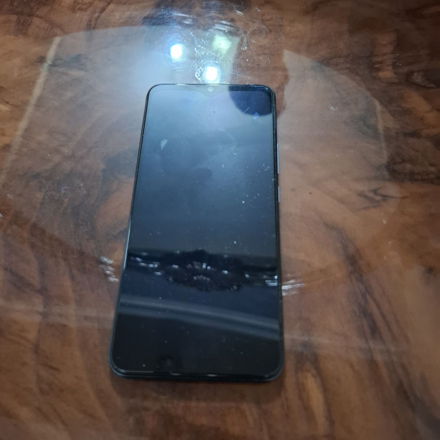 Продается телефон Vivo v20