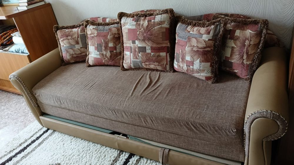Продам б/у диван в отличном состоянии