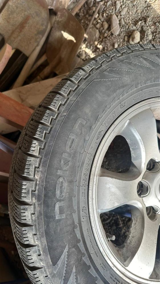 Продам шины с дисками зимние 4 штук