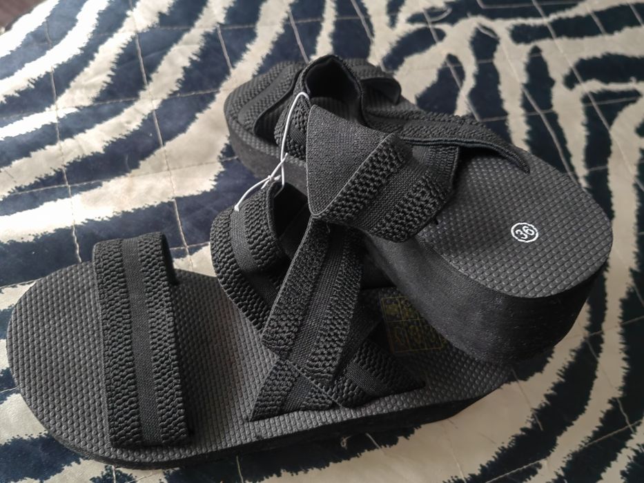 плажни сандали черни