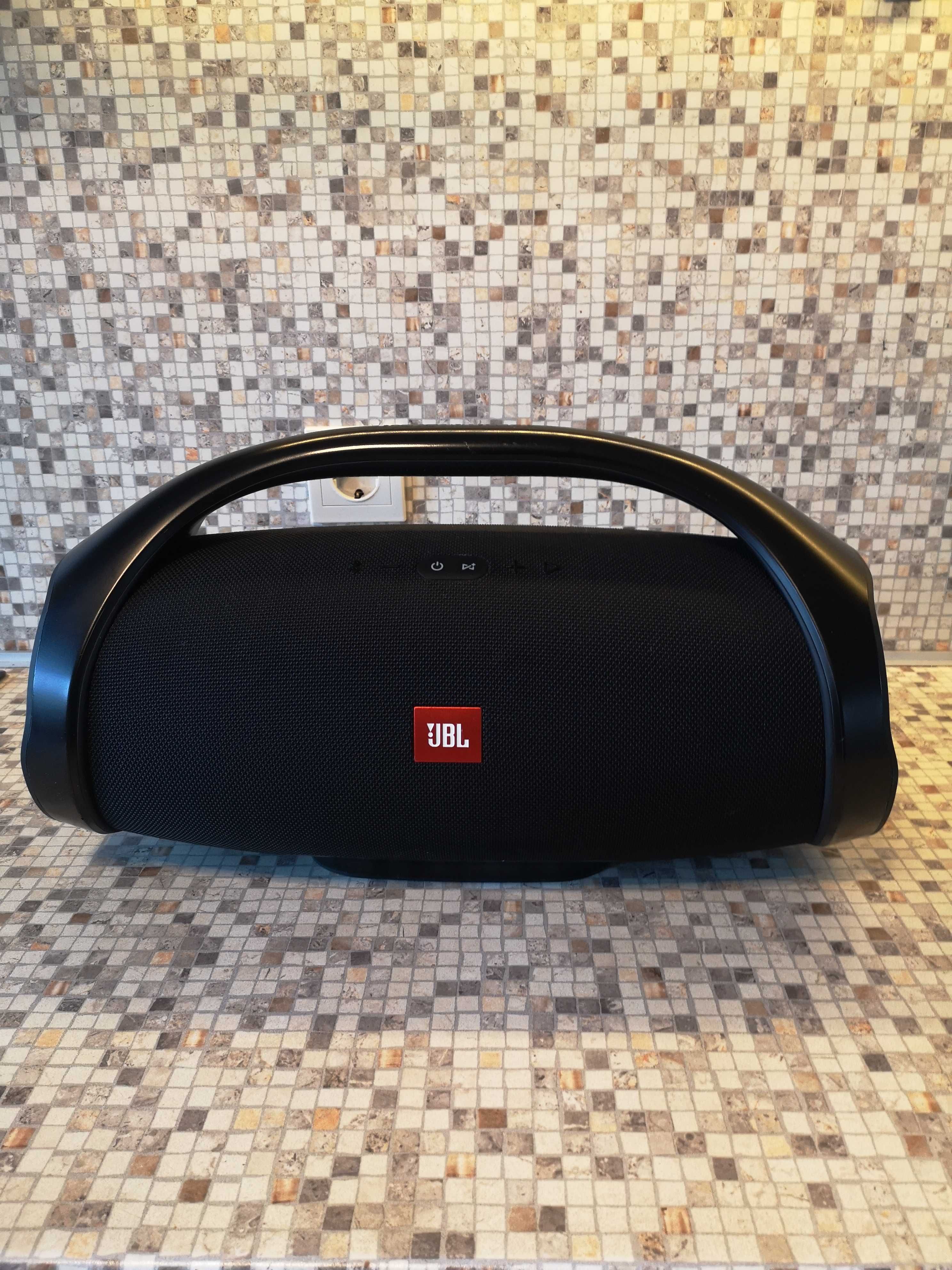 Тонколона JBL boombox