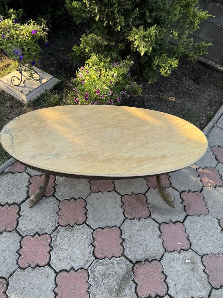 Masă din bronz cu blat de marmură