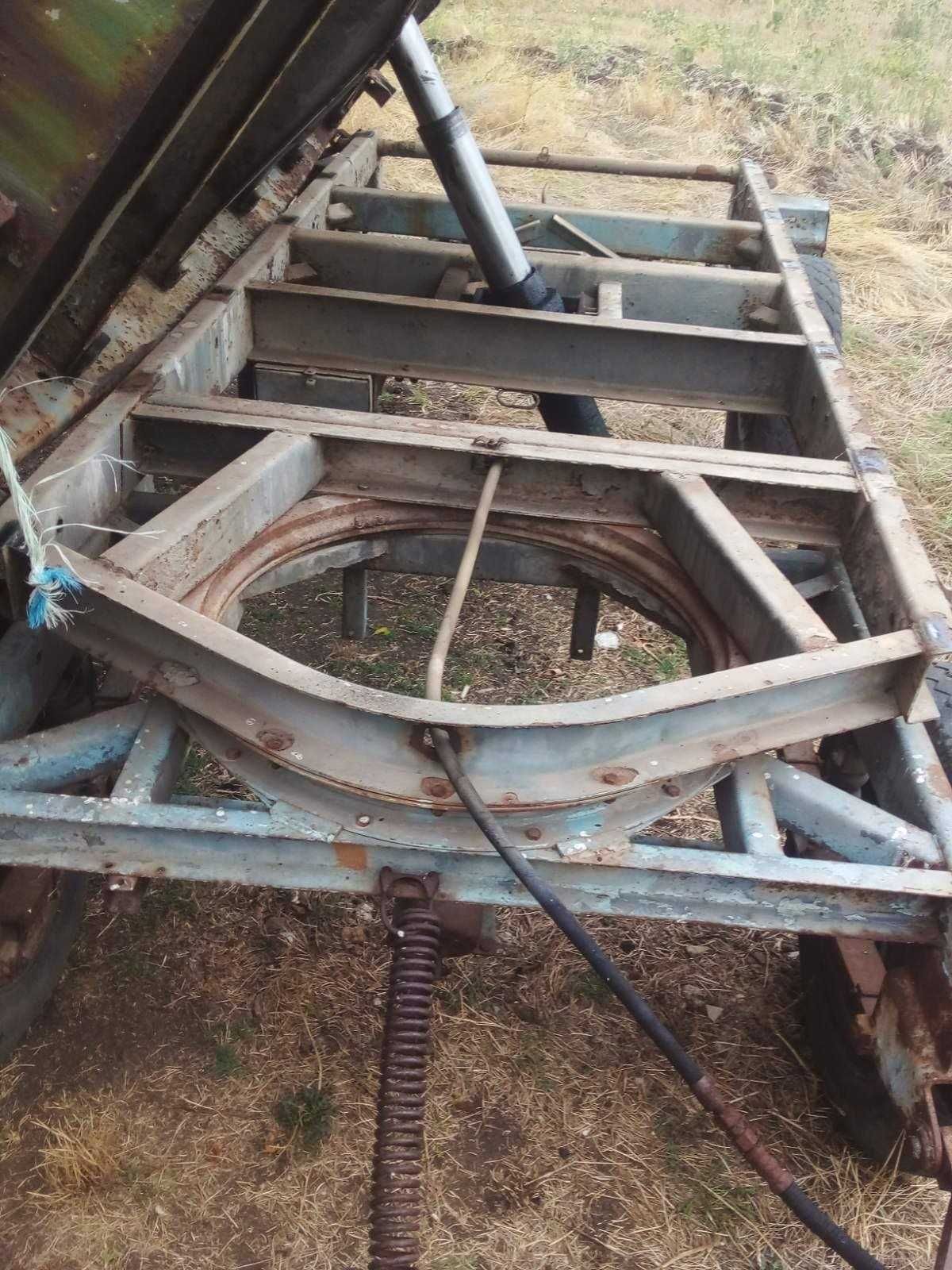Полско ремарке с тристранно разтоварване