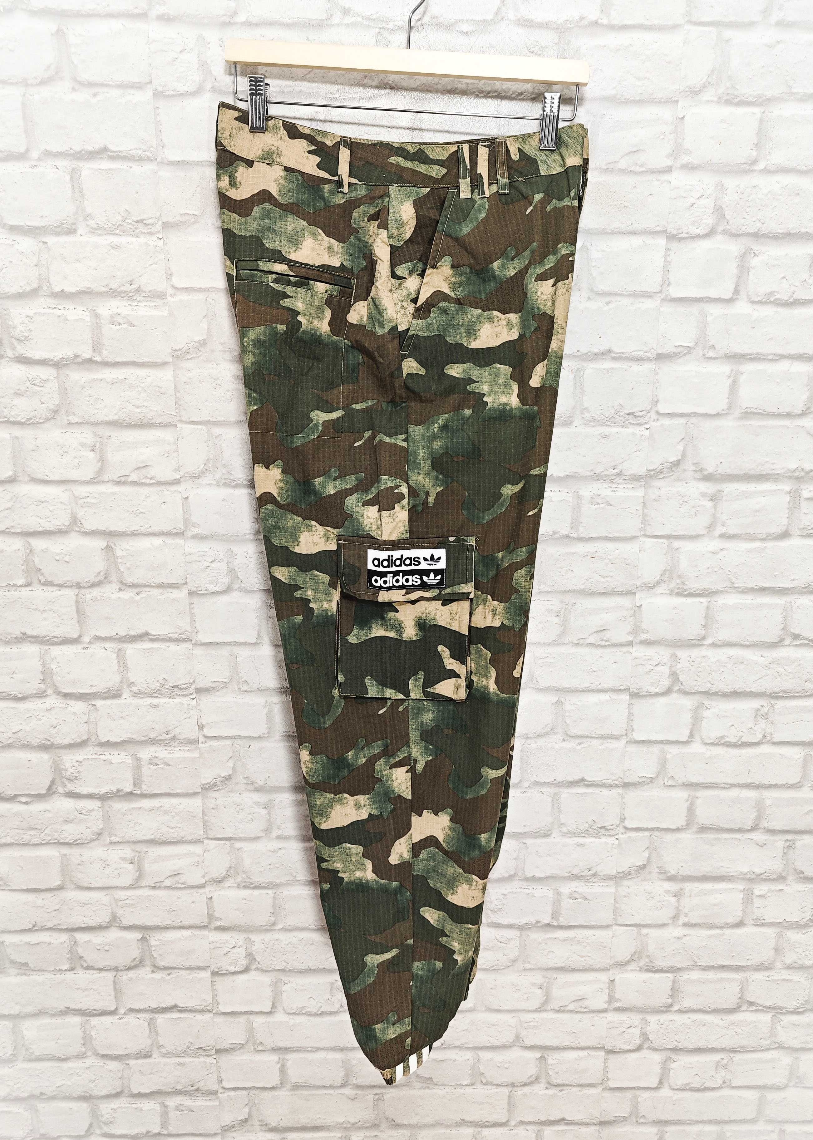 Adidas Камуфляж Оригинални дамски панталон camouflage Размер UK 12 / L