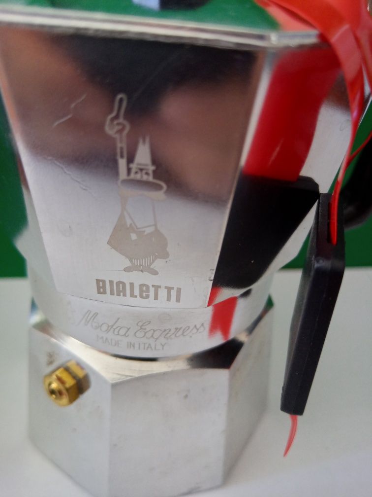 Кафеварка BIALETTI Moka Express Алуминий Made in Itali