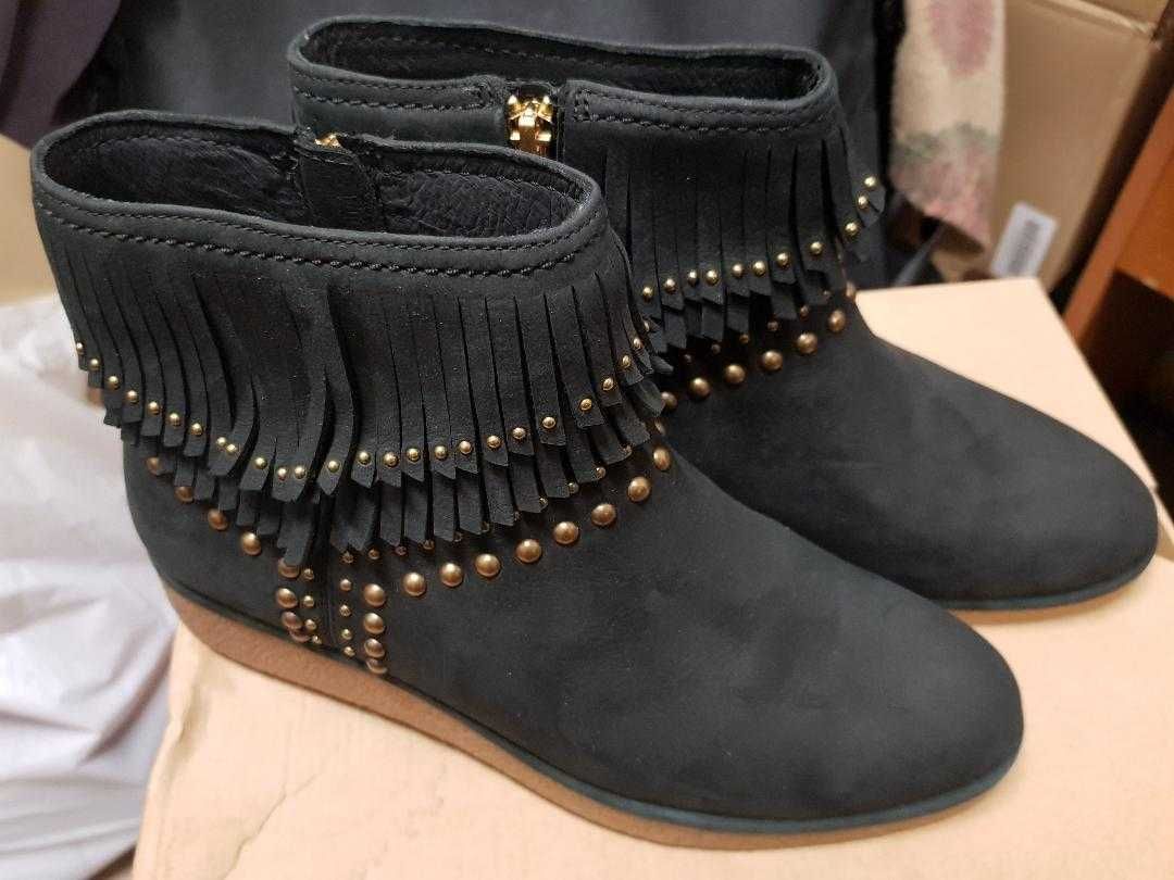 Botine / Cizmulite Ugg Ariane, piele intoarsa, marimea 38